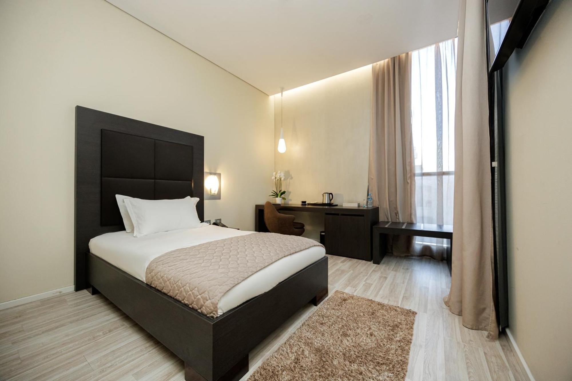 Sky Hotel 4*